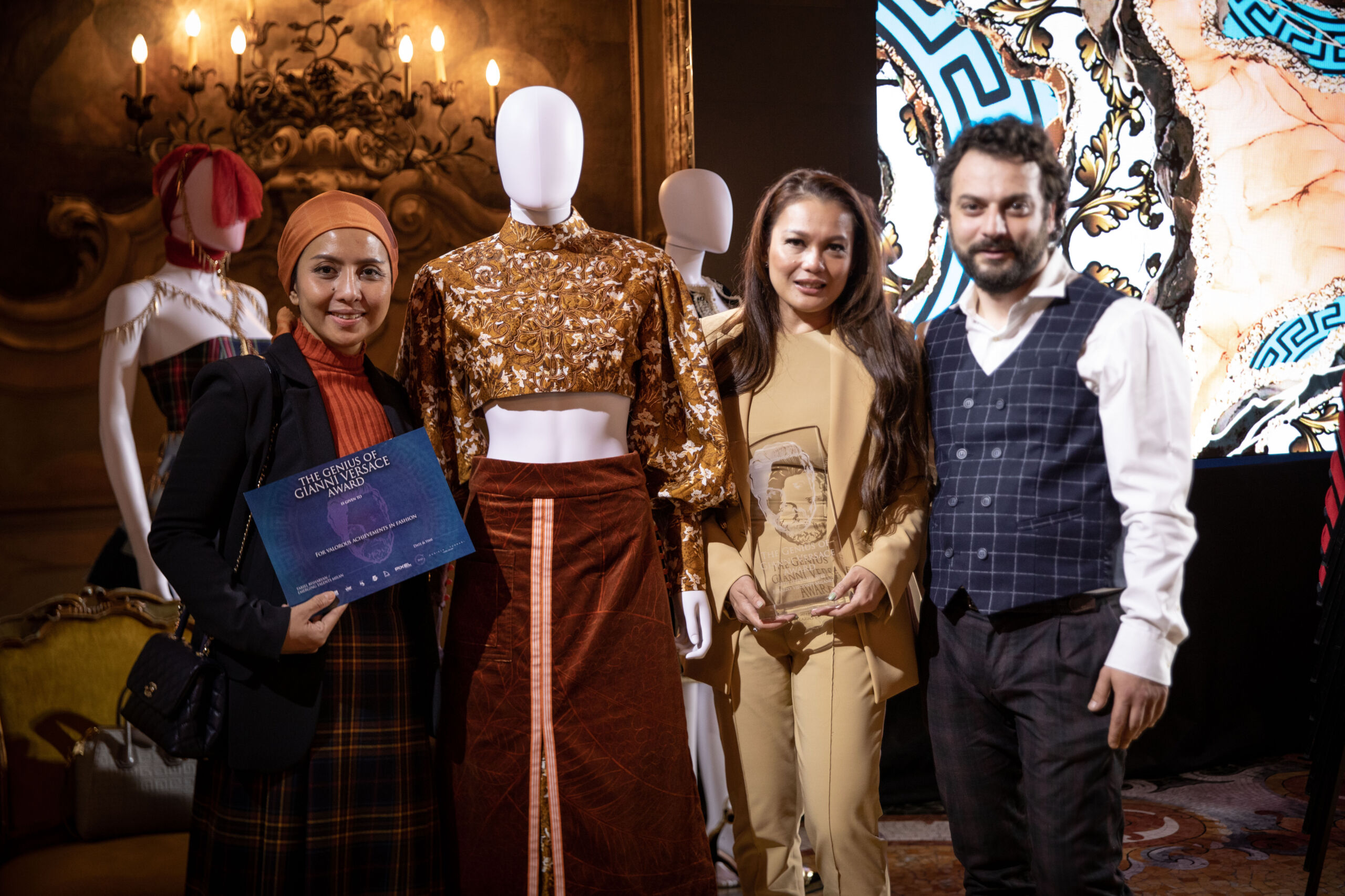 JYK received The Genius of Gianni Versace Award in Milan, Italy